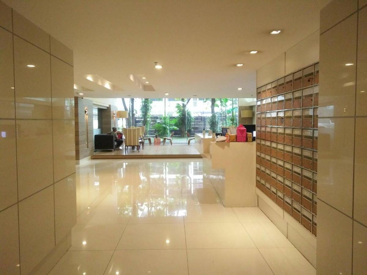 Appartamento Nantiruj Tower - นันทิรุจ ทาวเวอร์ เซอร์วิสอพาร์ทเม้นท์ สุขุมวิท ซอย 8 Bangkok Esterno foto