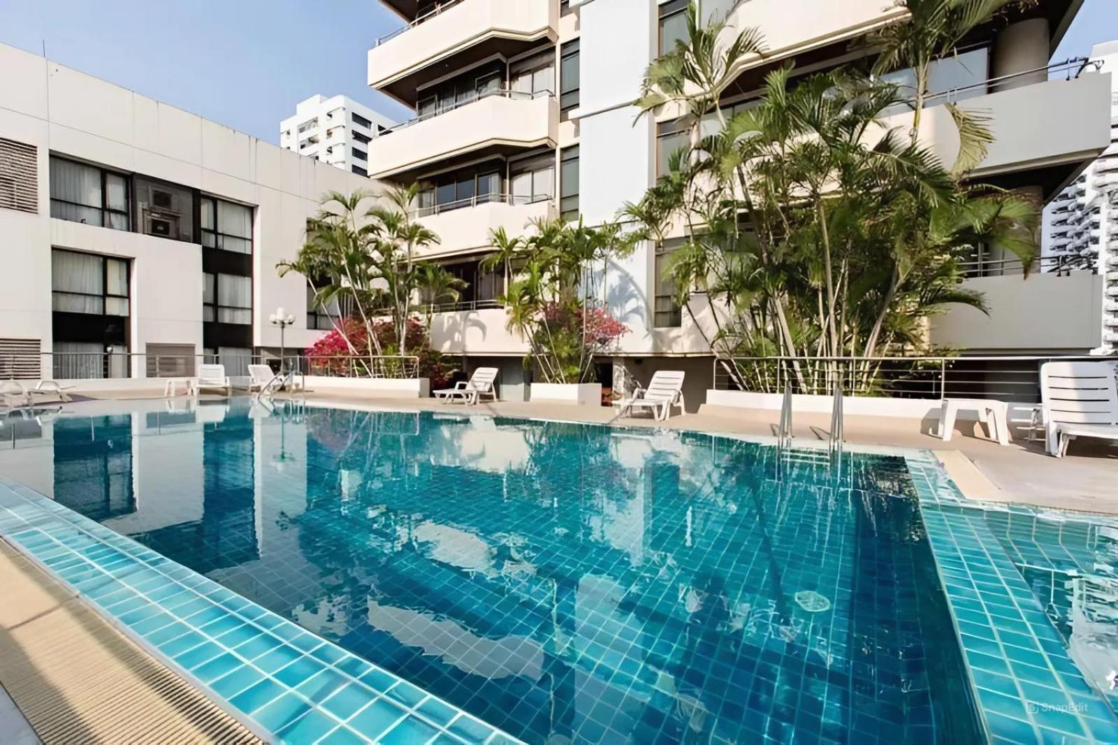 Appartamento Nantiruj Tower - นันทิรุจ ทาวเวอร์ เซอร์วิสอพาร์ทเม้นท์ สุขุมวิท ซอย 8 Bangkok Esterno foto