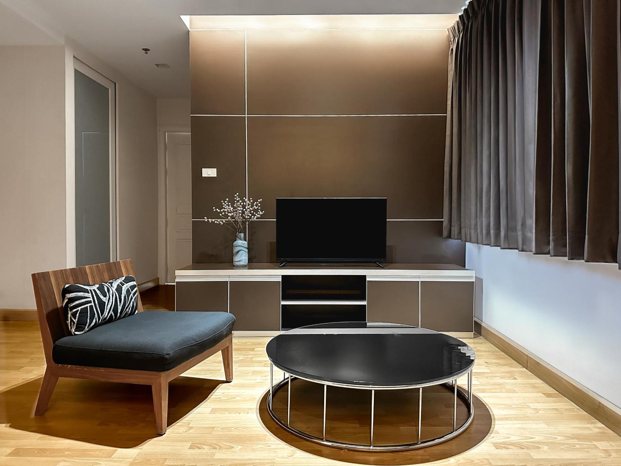 Appartamento Nantiruj Tower - นันทิรุจ ทาวเวอร์ เซอร์วิสอพาร์ทเม้นท์ สุขุมวิท ซอย 8 Bangkok Esterno foto