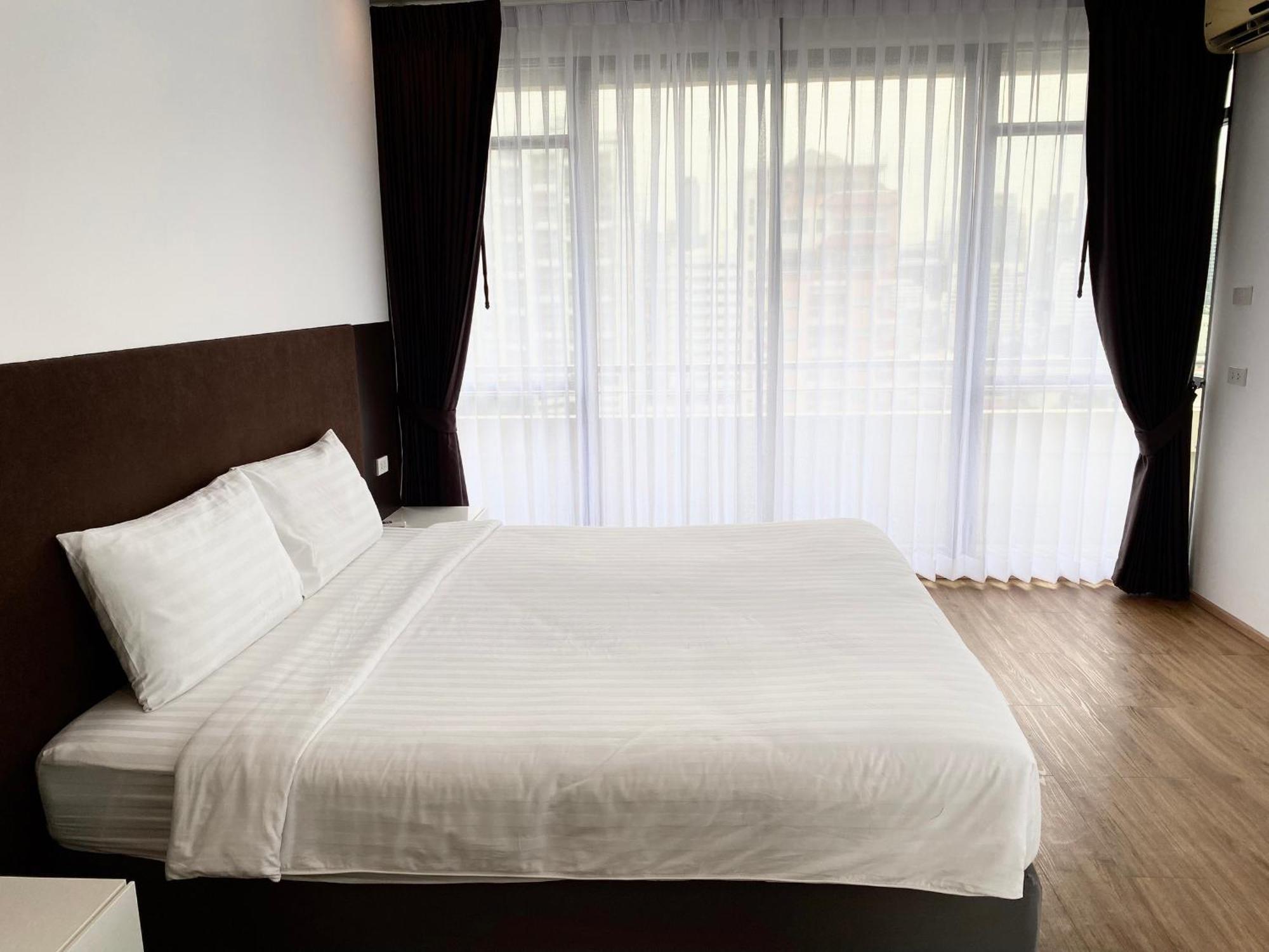 Appartamento Nantiruj Tower - นันทิรุจ ทาวเวอร์ เซอร์วิสอพาร์ทเม้นท์ สุขุมวิท ซอย 8 Bangkok Esterno foto