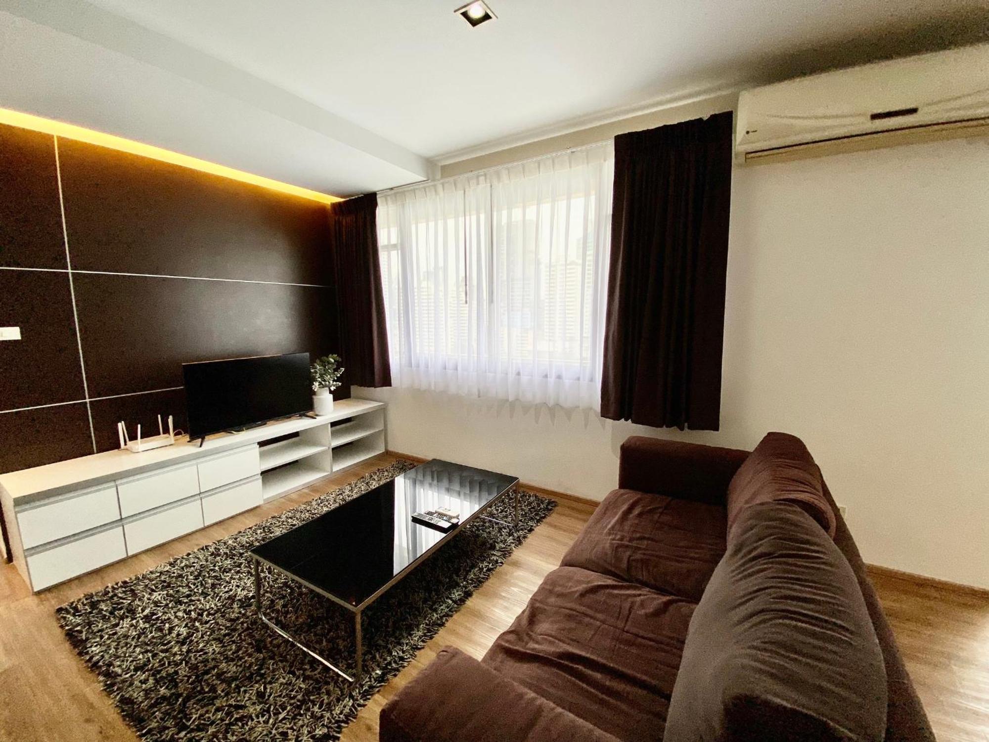 Appartamento Nantiruj Tower - นันทิรุจ ทาวเวอร์ เซอร์วิสอพาร์ทเม้นท์ สุขุมวิท ซอย 8 Bangkok Esterno foto